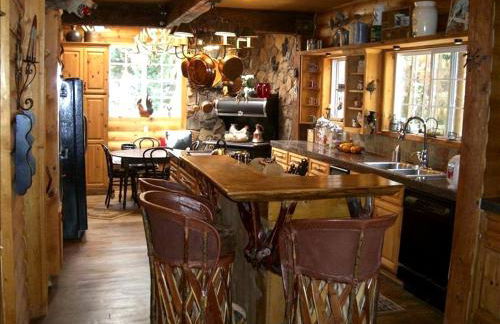Grand Rustic Cabin Rental with Private Hot Tub near Escondido, California - Foto 3