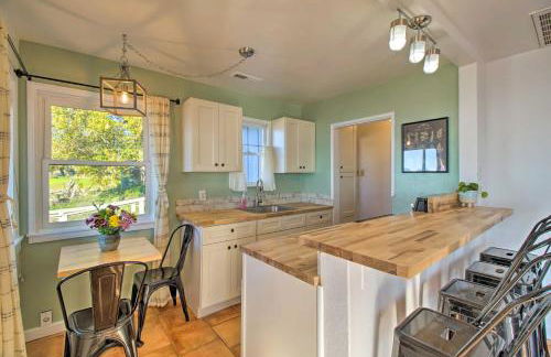 Lakefront Sanctuary with Mount Konocti Views - Foto 7