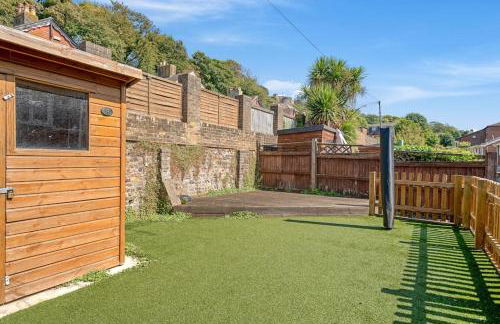 Minutes from the port of Dover, free WiFi, free offroad private parking and rated a guest favourite on Air b nb! - Foto 10