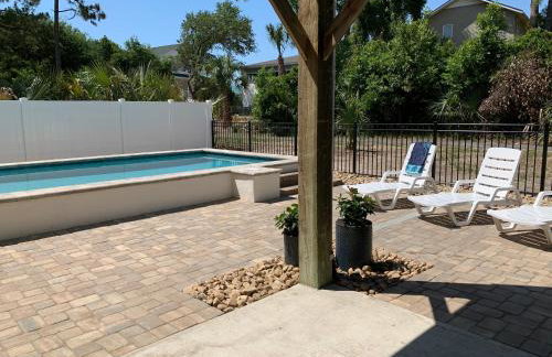 Beach Bum Paradise Edisto Beach with Pool - Photo 4