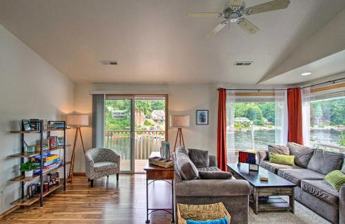 The Peacock House - Waterfront Home with Hot Tub! - Foto 21