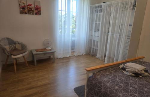 Number 22 - Le Dorat - Apartment 4 with garden & free parking - Foto 7