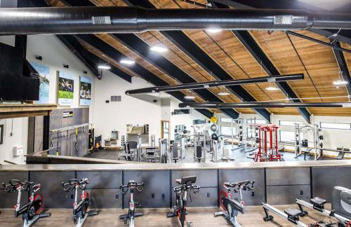 #1Condo Glacier Resort Pool Golf HotTub Sauna Gym - Foto 30