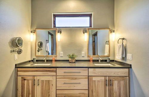 Pastoral Elgin Escape with Covered Patio and Grill! - Foto 15