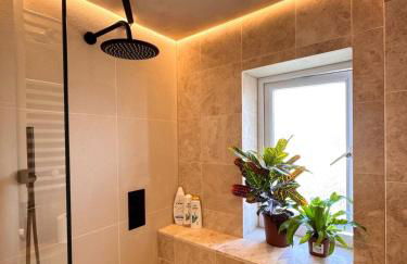 2 bedroom house near centre and private parking - Foto 22