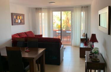 Luxury 2 bedroom 2 bathroom South facing second floor apartment - Foto 16