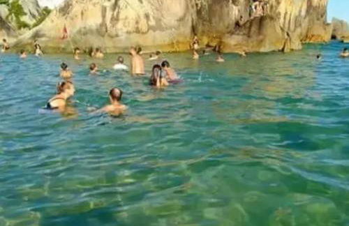 Apartamento na Praia da Enseada, 100 mt praia - Foto 33