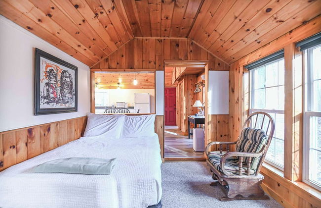 Cottage by the Pond The Perfect Cozy Escape! - Photo 3