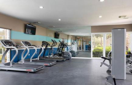 Bright & Comfy 2BR Home Away - Foto 19