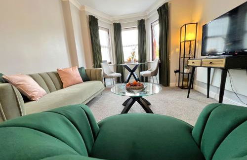 18PG Dreams Unlimited - Budget Flat w free parking - Slough Windsor Heathrow - Foto 39