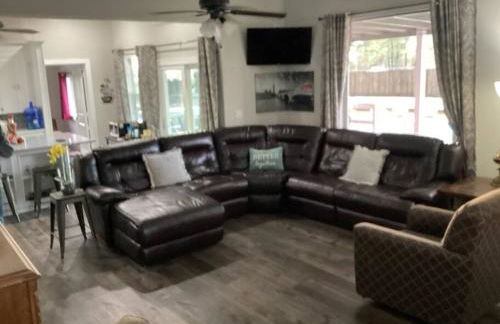 Train Depot - 3 BR Home with Pool, Sand Volleyball & Pool Table - Foto 5