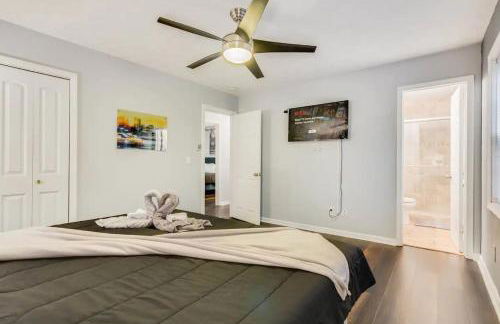 Spacious 5BR Retreat Sleeps 12,Large Deck - Foto 16