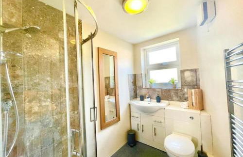 Homely Haven in Canterbury Central Area with Parking - Foto 12