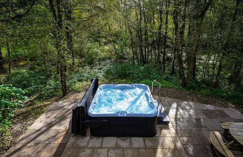 Denstone, woodland lodge with hot tub for 8 - Foto 24