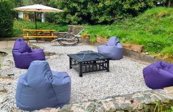 Modern and spacious 2 bedroom apartment with free parking - Photo 35