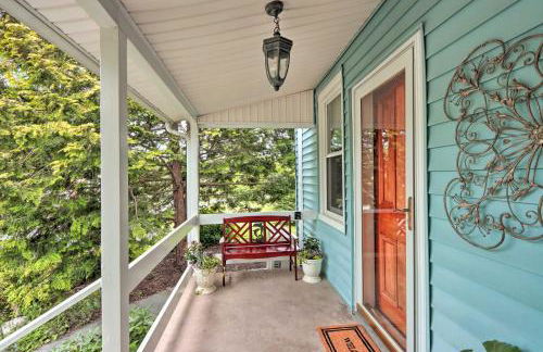 Charming Abode with Patio - Walk to Town and River! - Foto 23