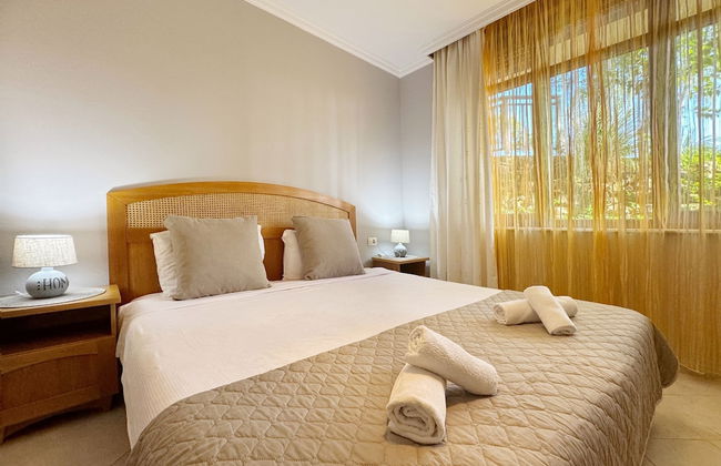 Stunning 2-bed Apartment in Sozopol - Photo 2