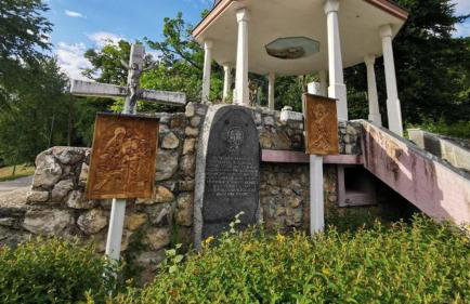 Old house by the stream - Photo 67