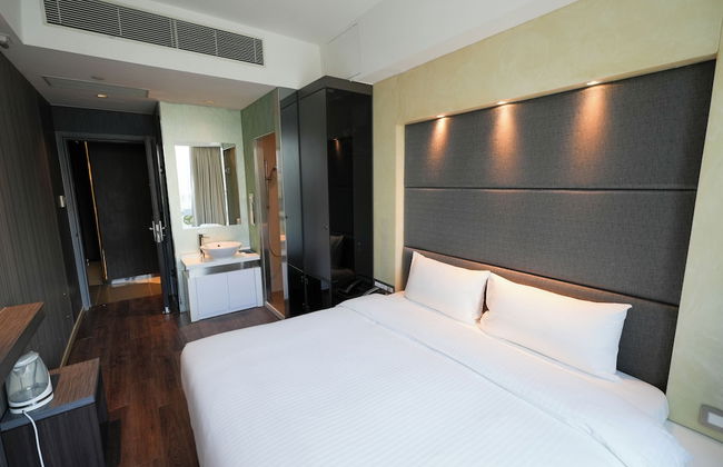 Epoch Hotel - Photo 14