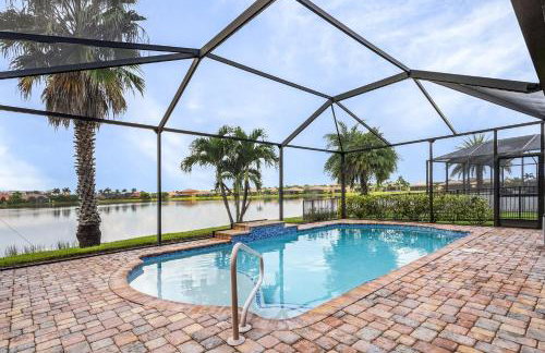 Enchanting 3 Bedroom Home Waterfront Pool and Spa - Foto 25