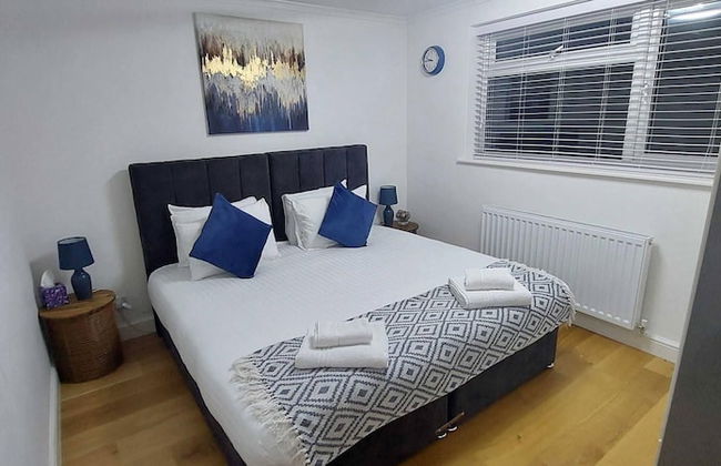 Luxury 5 Bedroom 2 BA House with Parking - Foto 9