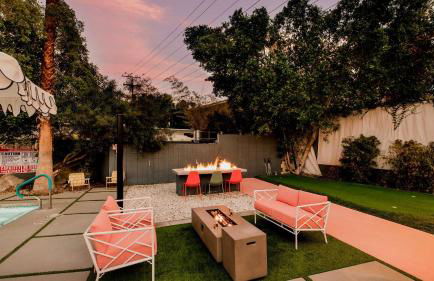 2 Rooms Sleeps 8 Retro Hotel w Pool Wesley King Studio Buyout by AvantStay - Foto 3