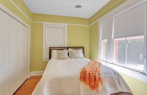 Retro Revival with Modern Comfort - A Mid-Century Gem in Gonzales LA - Foto 29