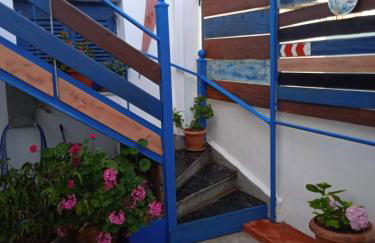 2-Bedroom Blue & White House with Garden and Beach - Foto 21