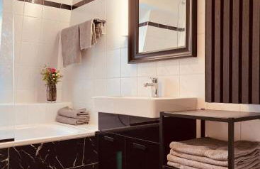 Jugendstil-Altbauwohnung mit Dachterrasse direkt an der Karlsaue - Foto 10