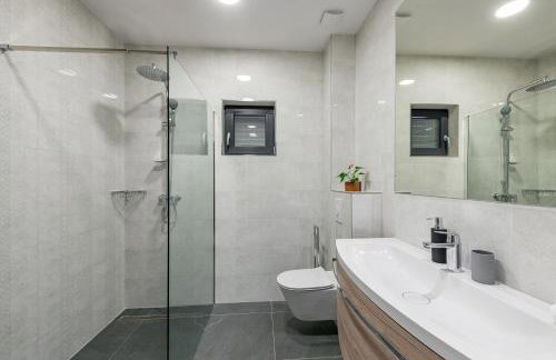 Luxury Villa Bava-5minutes to center - Foto 34