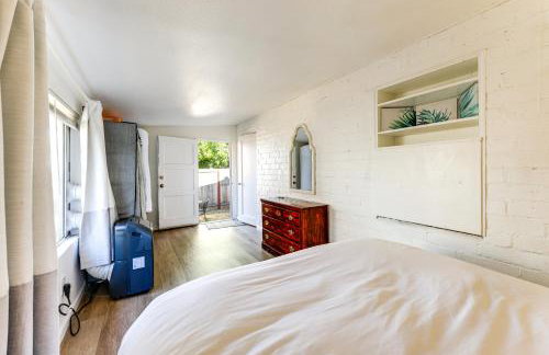 Private Hilltop Getaway with Patio Dogs Welcome! - Foto 14