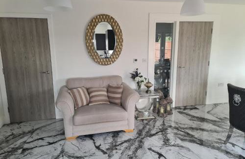 SAV 5 bedroom Executive detached house in Leiceste - Photo 16