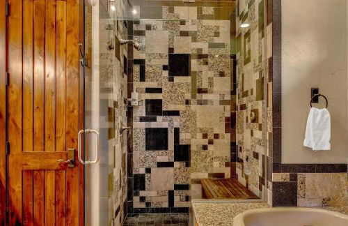 Lakefront Retreat Across from Homewood Resort - Foto 33