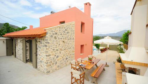 Hawk Villa, Timeless Village Escape with Pool, By ThinkVilla - Foto 5, Garden