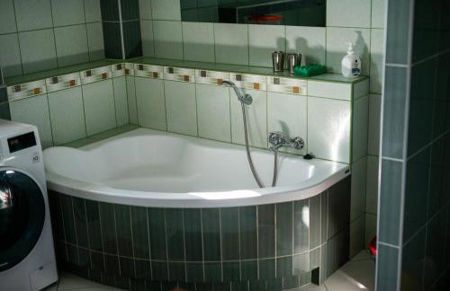 Dom w Chomranicach- Jacuzzi, domek grillowy - Foto 26