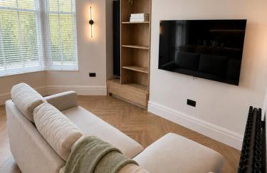 East Parade Collection, Opaz House Flat 3 - Photo 6