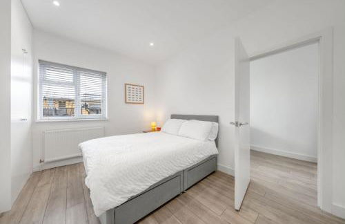 Modern Split Level 2BR Spacious Apt Maida Vale - Photo 30