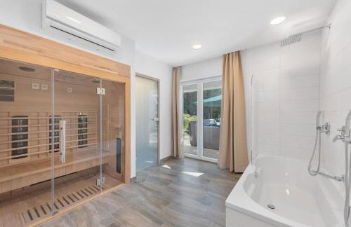 Grosse Luxus-Villa fur 12 Personen mit Pool, Jachuzzi und Meeresnähe - Foto 17