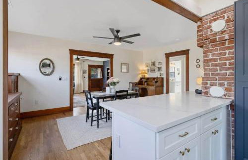 2 bed, 2 bath, historic beauty, walk downtown - Foto 24