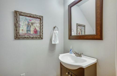 Pet-Friendly Tomball Home Walk to Main Street! - Foto 8
