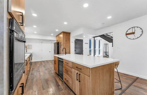 3BR Reno Retreat · Swim Spa & Spring Sunshine - Foto 21