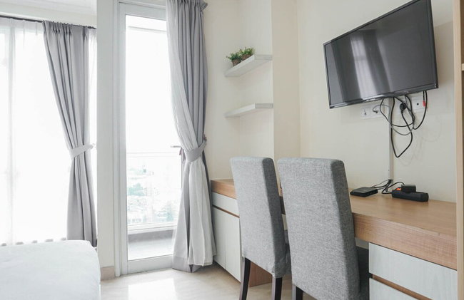 Best Studio with Pool View at Menteng Park Apartment - Photo 8