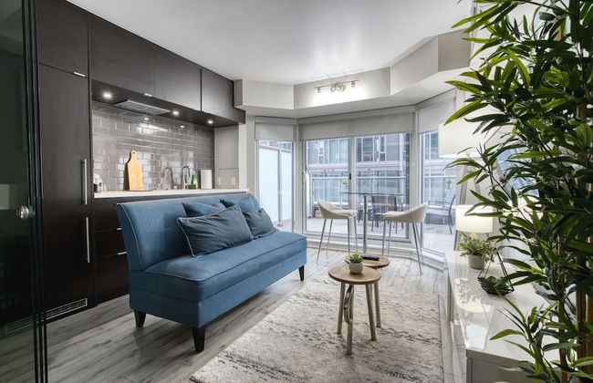 Yorkville Modern 1 Bedroom Suite Toronto - Photo 10