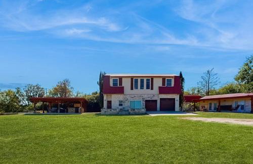 4-Bedroom Spacious Home with Guest House & Pool, Located on 9 Acres of Land - Foto 1