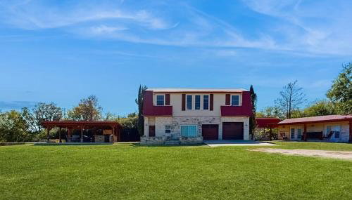 4-Bedroom Spacious Home with Guest House & Pool, Located on 9 Acres of Land - Foto 1, Garden, Garden view