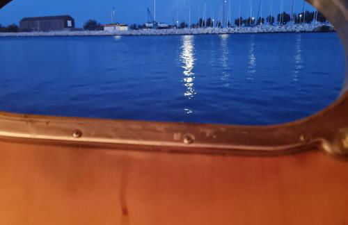 Nuit insolite bateau à quai - Port Saint Louis du Rhône - Foto 26