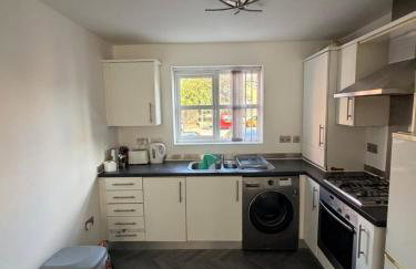 Two Bed flat, very close to airport, Ground Floor with parking - Photo 3