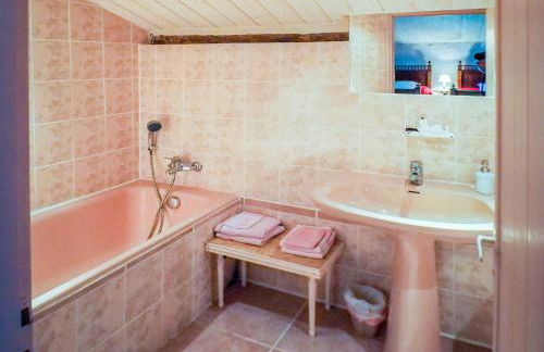 Holiday Home in Saint-laurent-de-la-salle With Pool - Foto 48