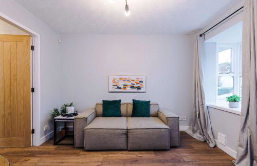 Long Stays Offers , New 2 Bed APT , Sleeps 3 , Wigan , Perfect for Relocations , Contractors , Families - Photo 30