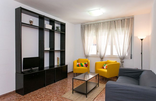 Spacious & Quiet 4 Bedroom Apartment - Photo 20